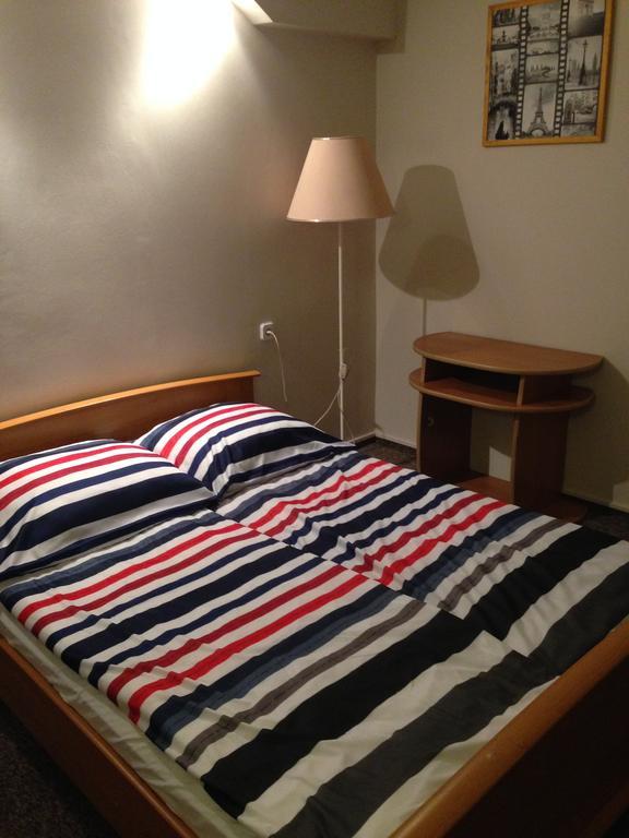 Hotel Pod Debem Zielona Góra Eksteriør bilde