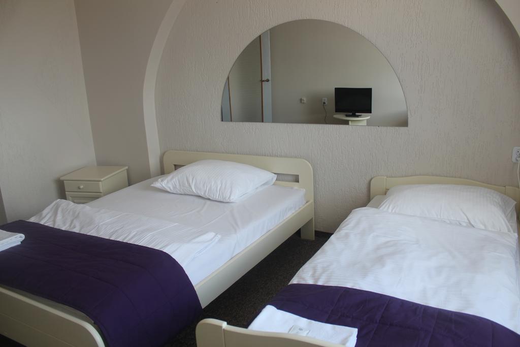 Hotel Pod Debem Zielona Góra Eksteriør bilde