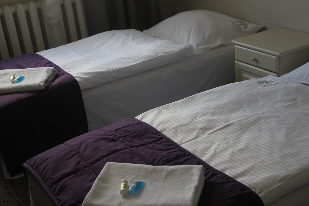 Hotel Pod Debem Zielona Góra Eksteriør bilde