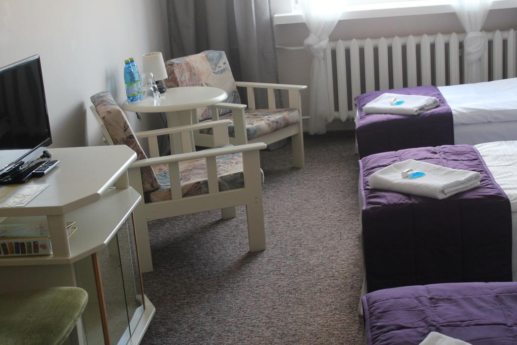 Hotel Pod Debem Zielona Góra Eksteriør bilde